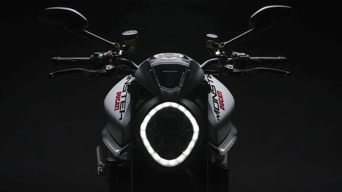 Llegar al suelo ducati monster