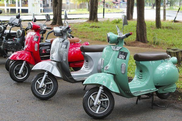 Je ne peux pas atteindre le sol avec ma Vespa (1)