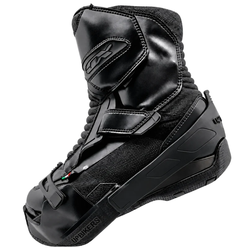 Bota de moto con Upbikers colocado